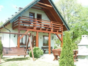 Tolles Ferienhaus in Gmina Sierakowice mit Grill, Garten und Terrasse, Załakowo